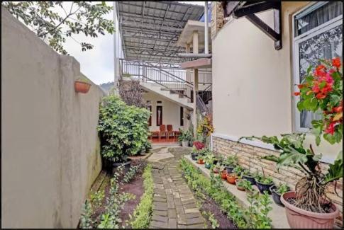Adinda Homestay Lembang Zewnętrze zdjęcie